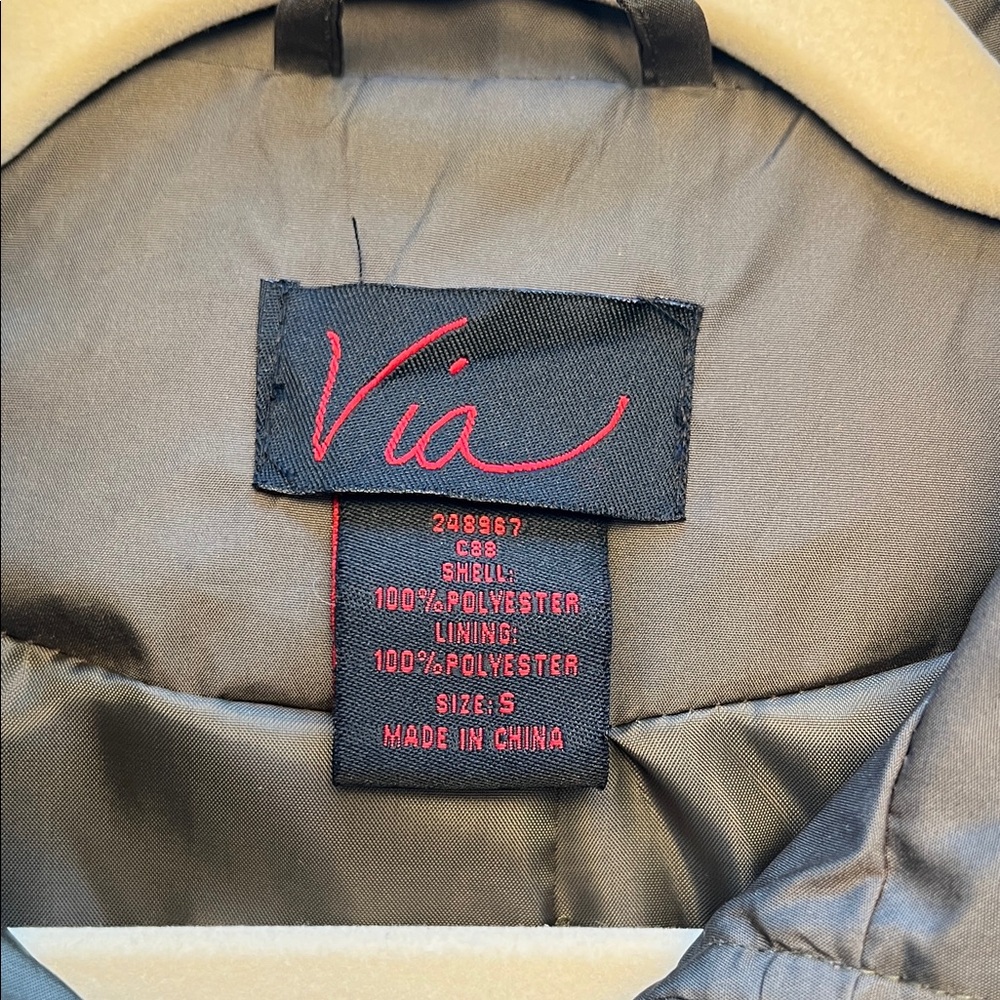 Lightweight spring jacket. - Picture 2 of 5